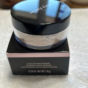 Mary Kay silky setting powder in light to medium